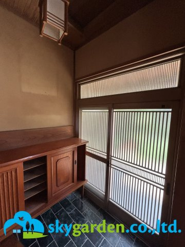 小田原市寿町5丁目　中古戸建の玄関