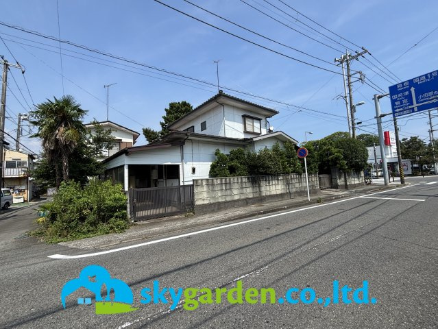 小田原市寿町5丁目　中古戸建の前面道路含む現地写真