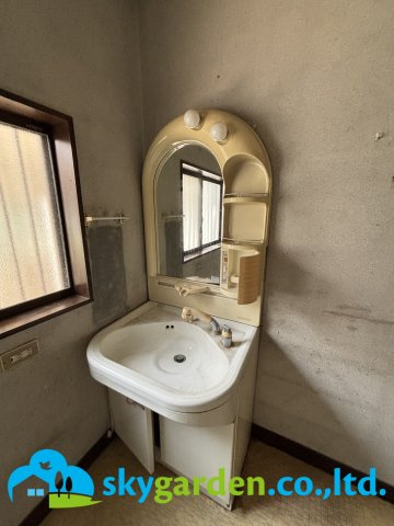 小田原市寿町5丁目　中古戸建の独立洗面台