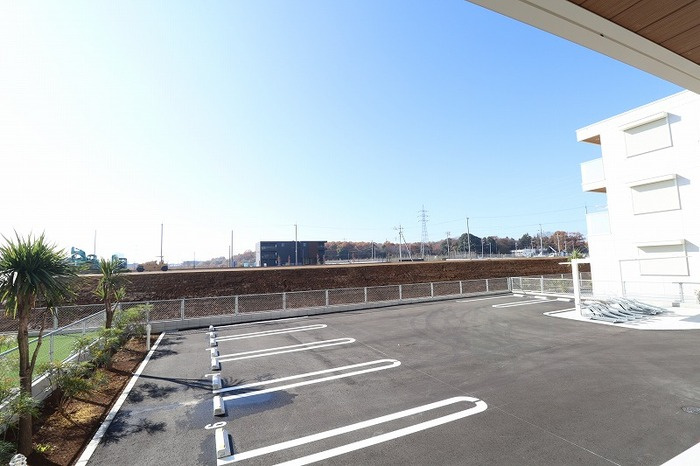 D's LIEN (ディ-ズリアン) Eの駐車場