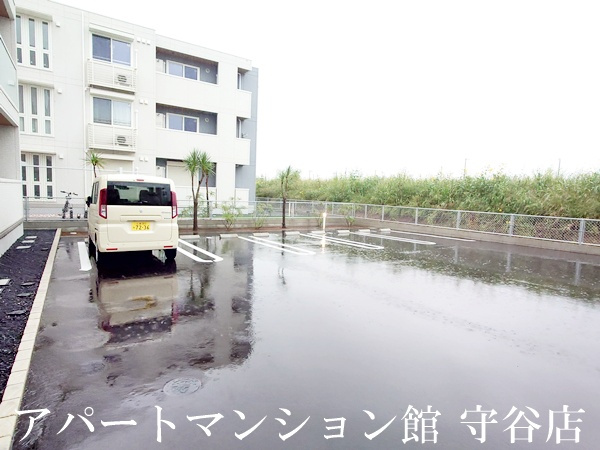 D's LIEN (ディ-ズリアン) Eの駐車場