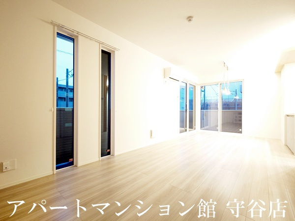 D's LIEN (ディ-ズリアン) Eの居間・リビング