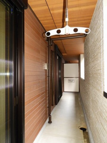 アーブルブリエのバルコニー|暖かな日差しのふりそそぐバルコニー