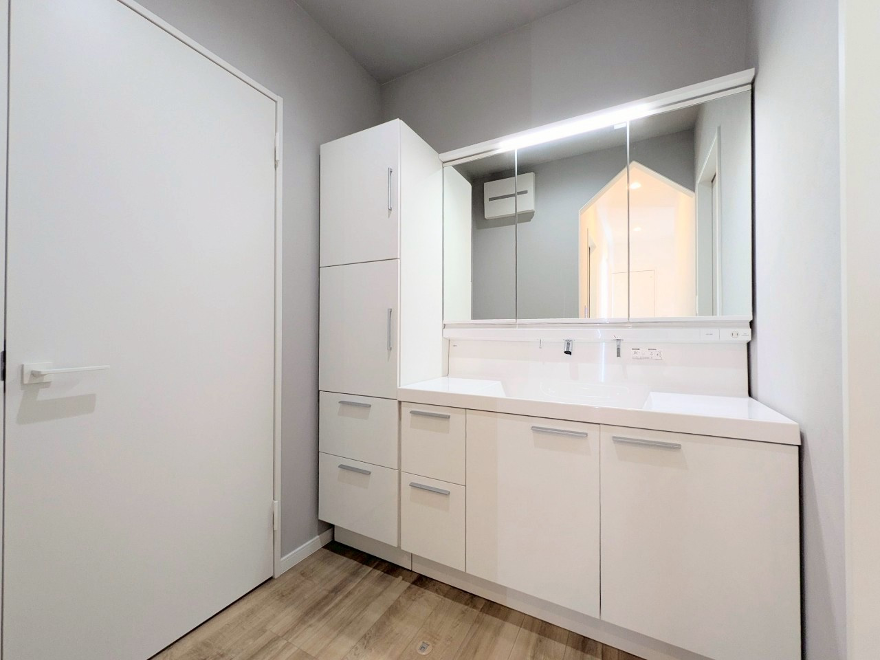 函南町間宮　新築戸建　全１棟の独立洗面台|現地写真