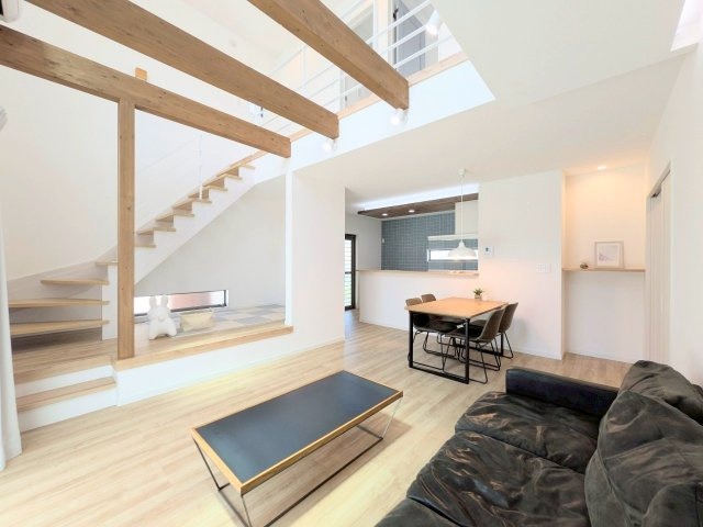 函南町間宮　新築戸建　全１棟の居間・リビング|現地写真