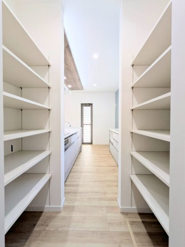 函南町間宮　新築戸建　全１棟の収納|大容量パントリー！