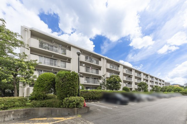 西城住宅３号棟の外観