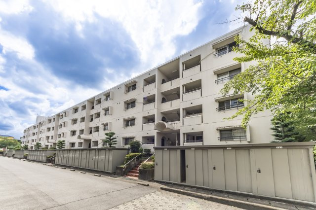 西城住宅３号棟の外観