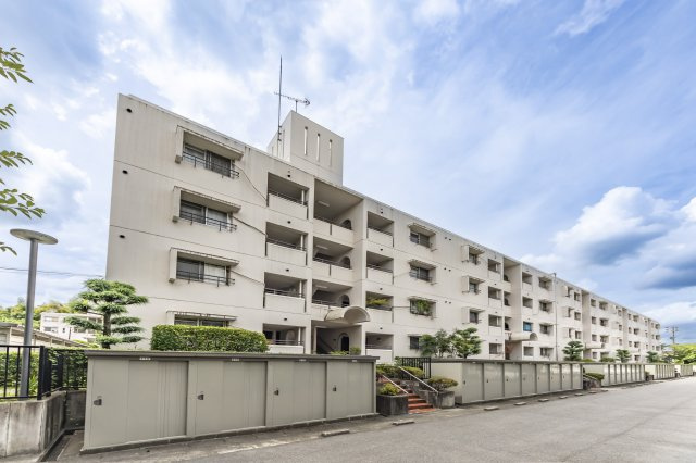 西城住宅３号棟の外観