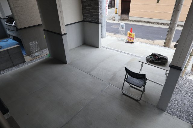 《仲介手数料無料》中央区本町東２丁目13-20(2号棟)新築一戸建てKEIAI GRACEの駐車場|撮影日 2025年10月19日 10:10 曇り