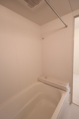 《仲介手数料無料》中央区本町東２丁目13-20(2号棟)新築一戸建てKEIAI GRACEの浴室|撮影日 2025年10月19日 10:10 曇り