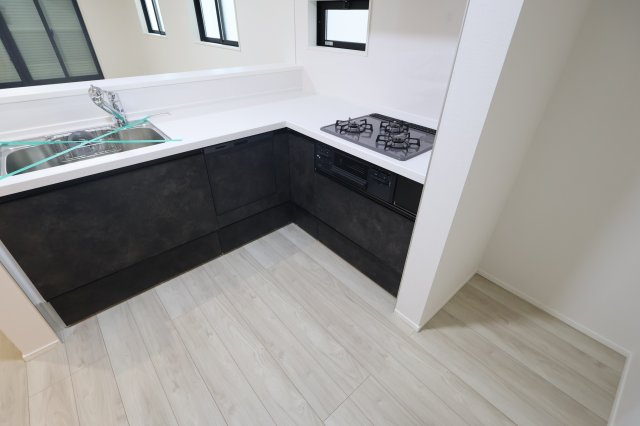 《仲介手数料無料》中央区本町東２丁目13-20(2号棟)新築一戸建てKEIAI GRACEのキッチン|撮影日 2025年10月19日 10:10 曇り