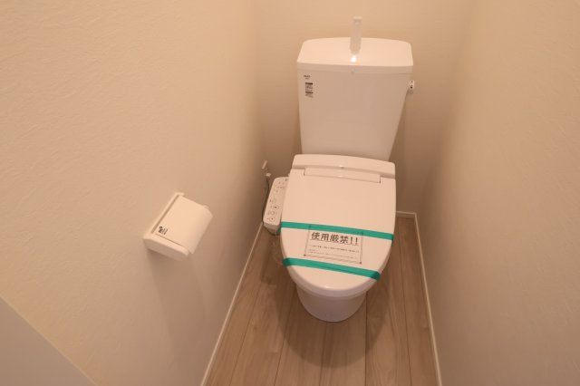 《仲介手数料無料》中央区本町東２丁目13-20(2号棟)新築一戸建てKEIAI GRACEのトイレ|撮影日 2025年10月19日 10:10 曇り