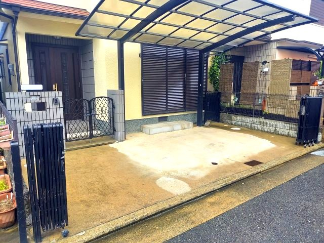 宝塚市山本丸橋1丁目一戸建の駐車場