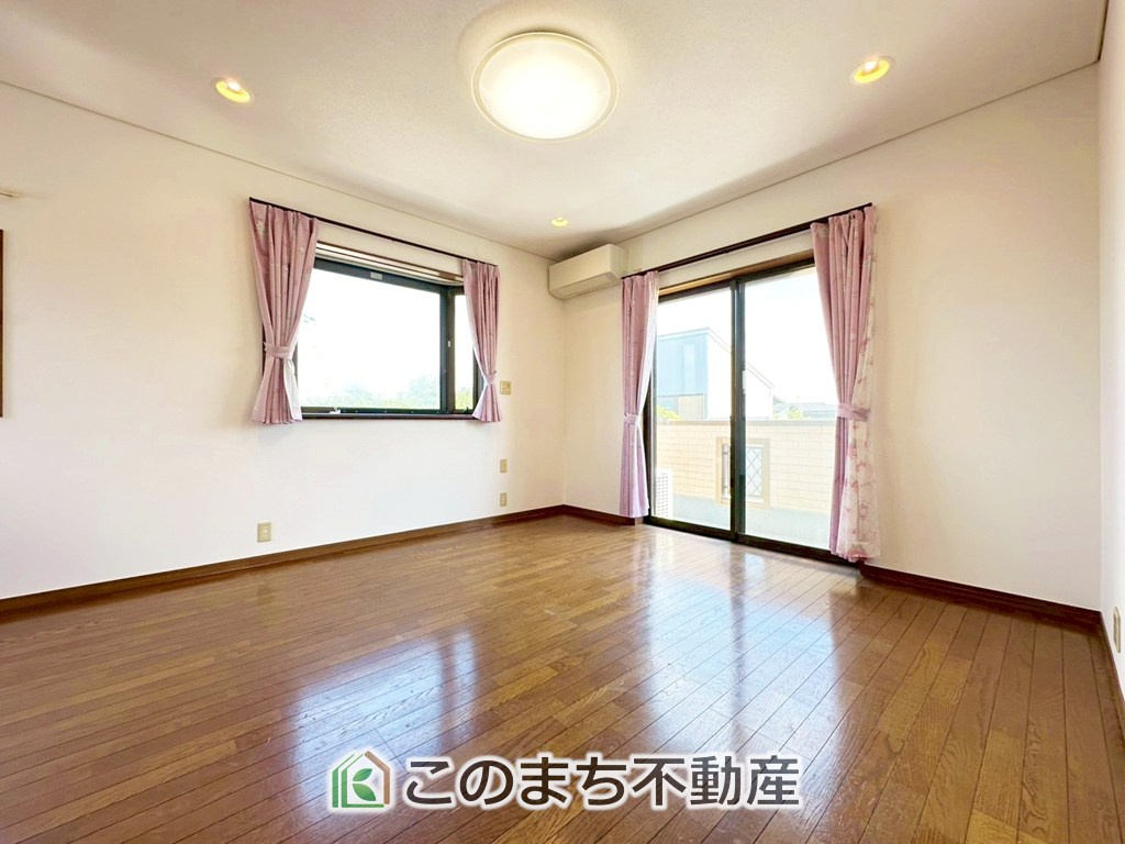 FelidiaGarden上三川町しらさぎ三丁目の洋室|陽光がふんだんに降り注ぐお部屋です。陽だまりの空間で、プライベートなお家時間も快適にお過ごしいただけます♪
