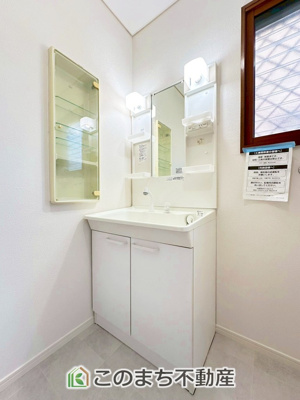 【独立洗面台】 | FelidiaGarden上三川町しらさぎ三丁目 | シャンプードレッサーで朝の身支度♪伸びるホースでお掃除も簡単清潔です！
