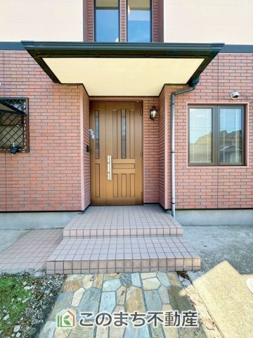 FelidiaGarden上三川町しらさぎ三丁目の玄関|玄関周りは家の顔！スタイリッシュな玄関が特徴です！
