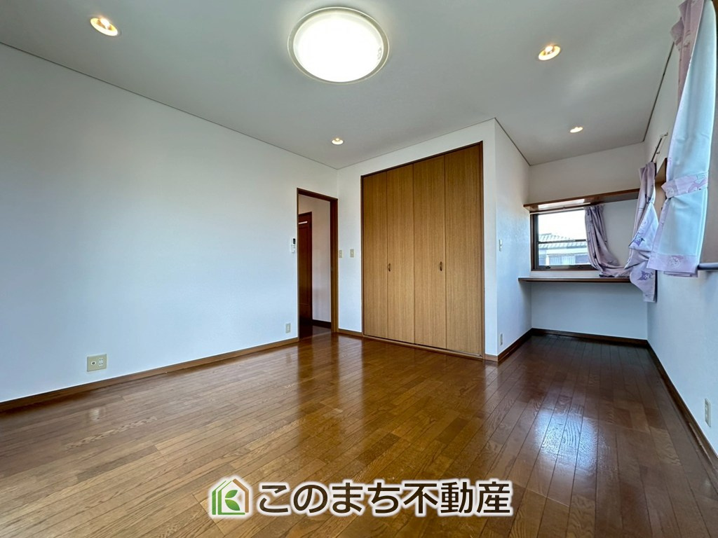 FelidiaGarden上三川町しらさぎ三丁目の洋室|柔らかい陽光が差し込む明るいお部屋を演出する設計。彩光の取れる窓が気持ちの良いお部屋を創り上げます。
