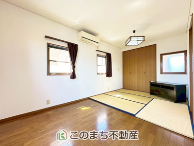 【洋室】 | FelidiaGarden上三川町しらさぎ三丁目 | 日当たりが良く明るい洋室です。クローゼット付きで家具の配置がしやすく居心地の良いプライベート空間を演出します。
