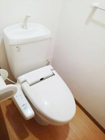 ＰＬＥＡＳＵＲＥＳのトイレ|落ち着いた色調のトイレです