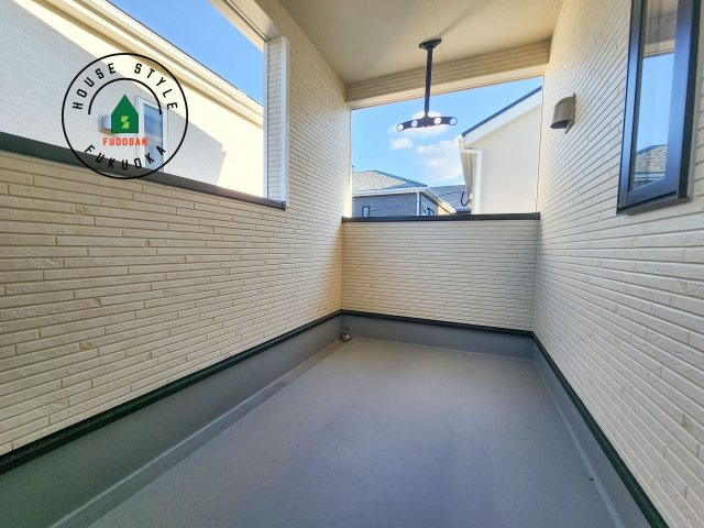 糟屋郡篠栗町田中1丁目第1-4棟（1号棟）のバルコニー|バルコニーに自分のこだわりをもたせる。120％自由自在のバルコニー。もちろんお洗濯物を干す、ゴミを一時保管するなどもおまかせください。バルコニーを多目的スペースとして考えてみましょう。