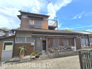 【外観】 | 南あわじ市福良乙中古戸建 | 築年数は不詳です。陽当たり良好な戸建住宅です！どこか懐かしい雰囲気ですね(^^)