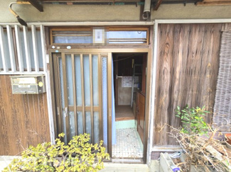 【玄関】 | 南あわじ市福良乙中古戸建 | 玄関ドアは引き違い戸です！！