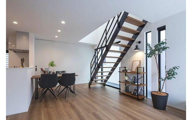 茨木市山手台5丁目　新築戸建の居間・リビング