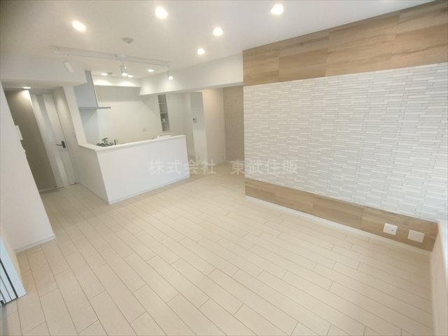 【居間・リビング】 | コスモ志木 | ゆったりとしたリ16.4帖のリビングです