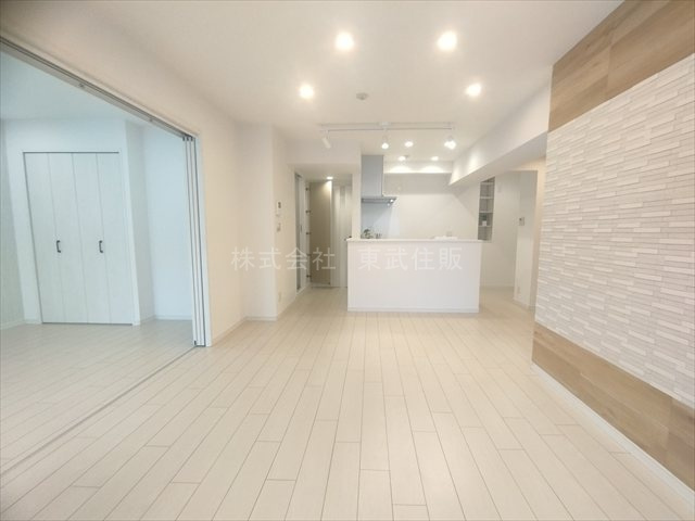 【居間・リビング】 | コスモ志木 | 開放感があり日当たり良好です