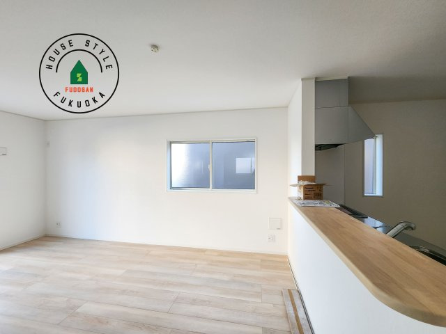 糟屋郡篠栗町田中1丁目第1-4棟（2号棟）のキッチン|ダイニングとリビングのメリハリが付けやすい空間設計になっています。