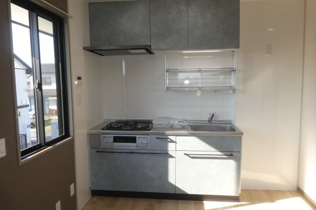 ソワール　ド　オウジAのキッチン|３口ガスコンロ付システムキッチン