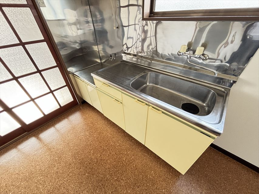 メゾンオリエントのキッチン|コンパクトなキッチンで掃除もラクラク