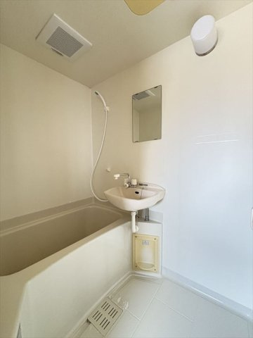 メゾンオリエントの浴室|きれいなお風呂です