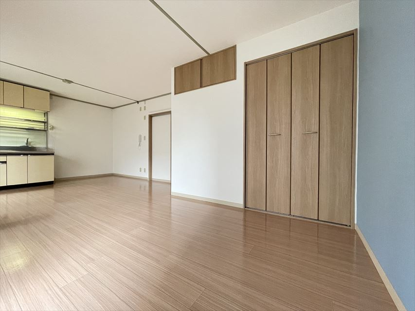 メゾンドピアの居間・リビング|こちらのリビングで趣味の時間をお楽しみください