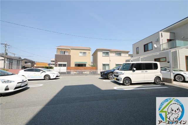 グランコンフォートの駐車場|※類似部屋