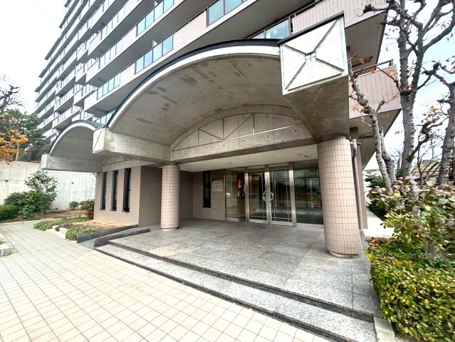 イトーピア金剛東グランヒルズのエントランス