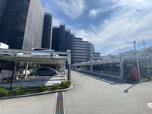 イトーピア金剛東グランヒルズの駐車場