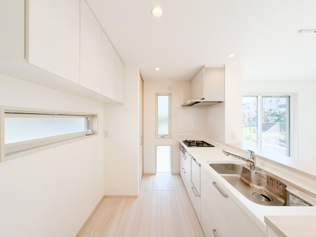 アイマーレ小机Ⅱ　横浜市港北区鳥山町 新築戸建第1期のキッチン|お料理を効率的に楽しく。ママの毎日のお料理を効率的にしてくれる動線は「1分でも家事の時間を短縮したい」という思いを叶えてくれます。
