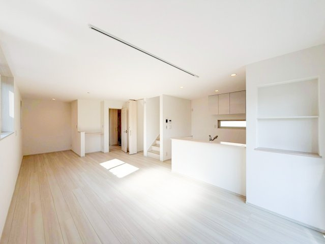 アイマーレ小机Ⅱ　横浜市港北区鳥山町 新築戸建第1期の居間・リビング|家族の一体感を感じられる広々スペース。家族と過ごす時間を大切にする方にぴったりのゆとりの住空間。