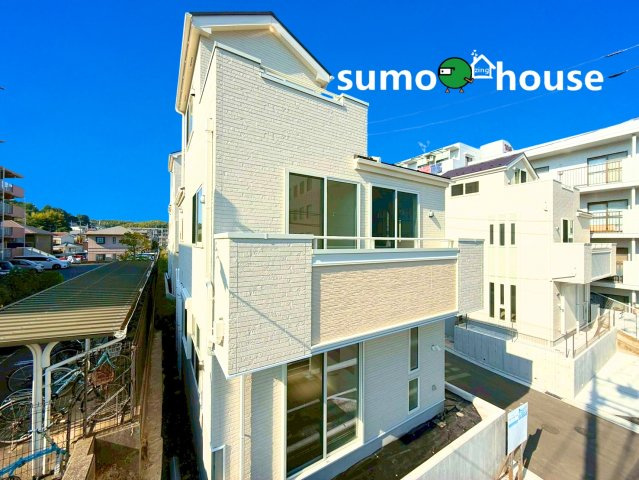 アイマーレ小机Ⅱ　横浜市港北区鳥山町 新築戸建第1期の外観|全棟にS.I.C.（シューズインクローゼット）とルーフバルコニーを完備し、収納力と開放感を実現。食洗機や浄水器付きキッチン、浴室換気乾燥機、床暖房など、快適な暮らしをサポートする設備が充実しています。