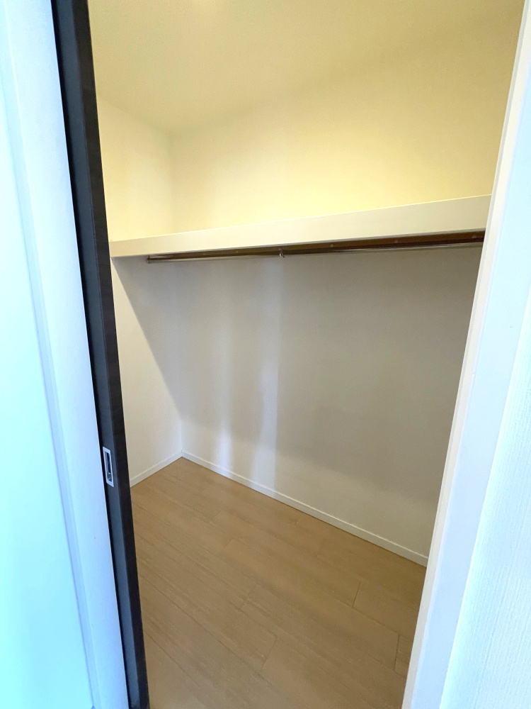 アルファステイツ平和町の収納|サニタリー横に約1.7帖のウォークインクローゼットがあります。収納力があります。