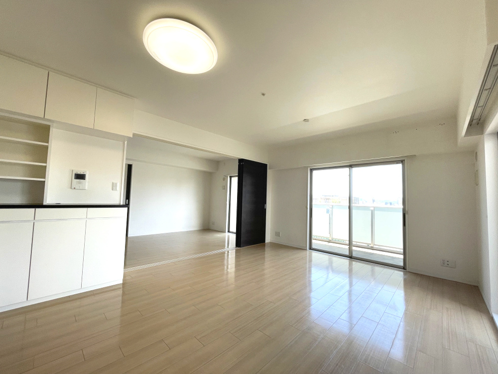 アルファステイツ平和町の居間・リビング|開放感のあるリビングダイニングです。