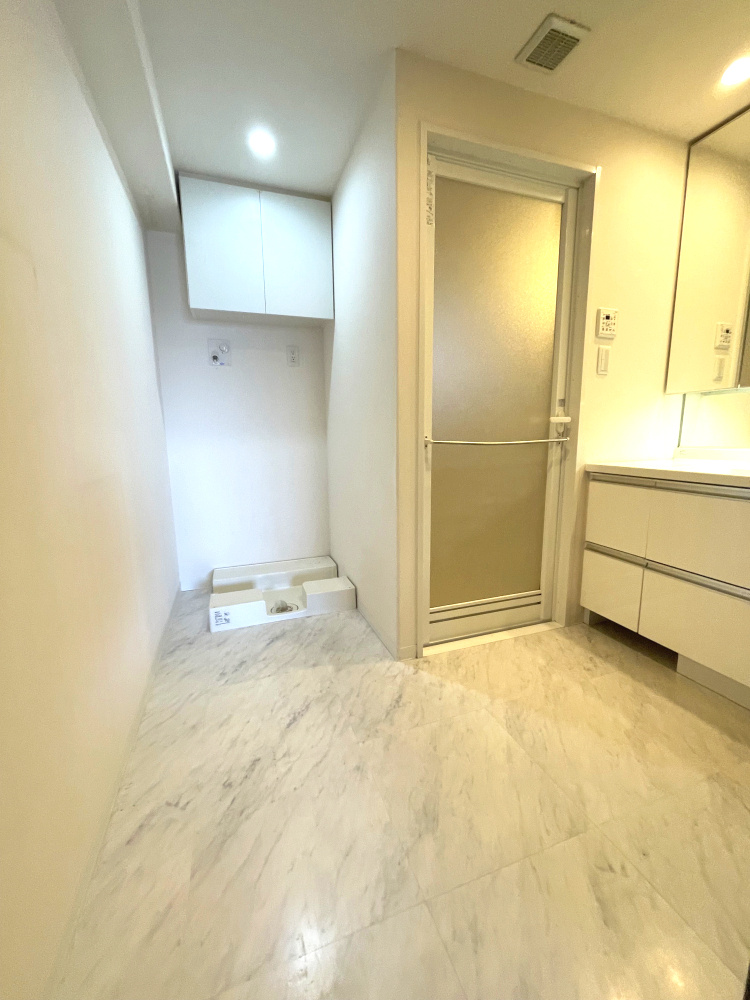 アルファステイツ平和町の洋室|ゆとりのある明るいサニタリーです。