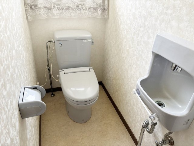 青森市　浪岡女鹿沢西花岡　中古住宅のトイレ