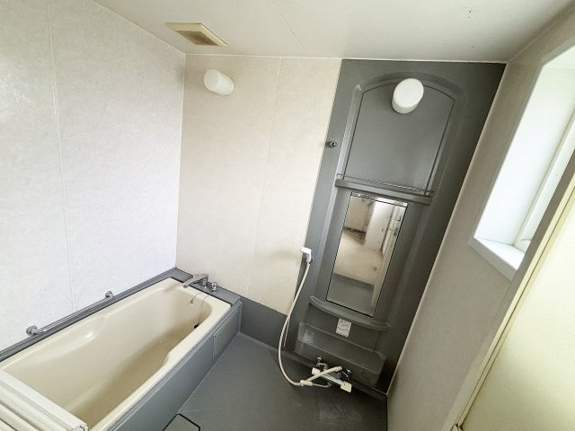 青森市　浪岡女鹿沢西花岡　中古住宅の浴室