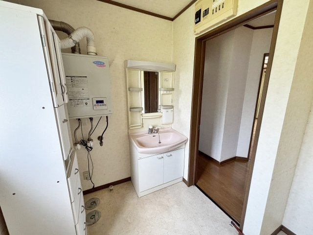 青森市　浪岡女鹿沢西花岡　中古住宅の洗面所