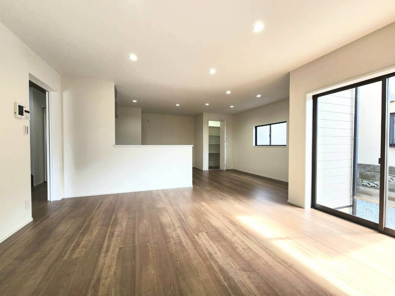 【居間・リビング】の画像