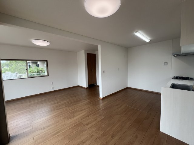 しっかりリノベ！だからこその安心感！【港南区野庭町】中古戸建の居間・リビング