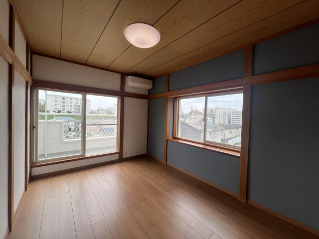 しっかりリノベ！だからこその安心感！【港南区野庭町】中古戸建の洋室|明るい洋室です